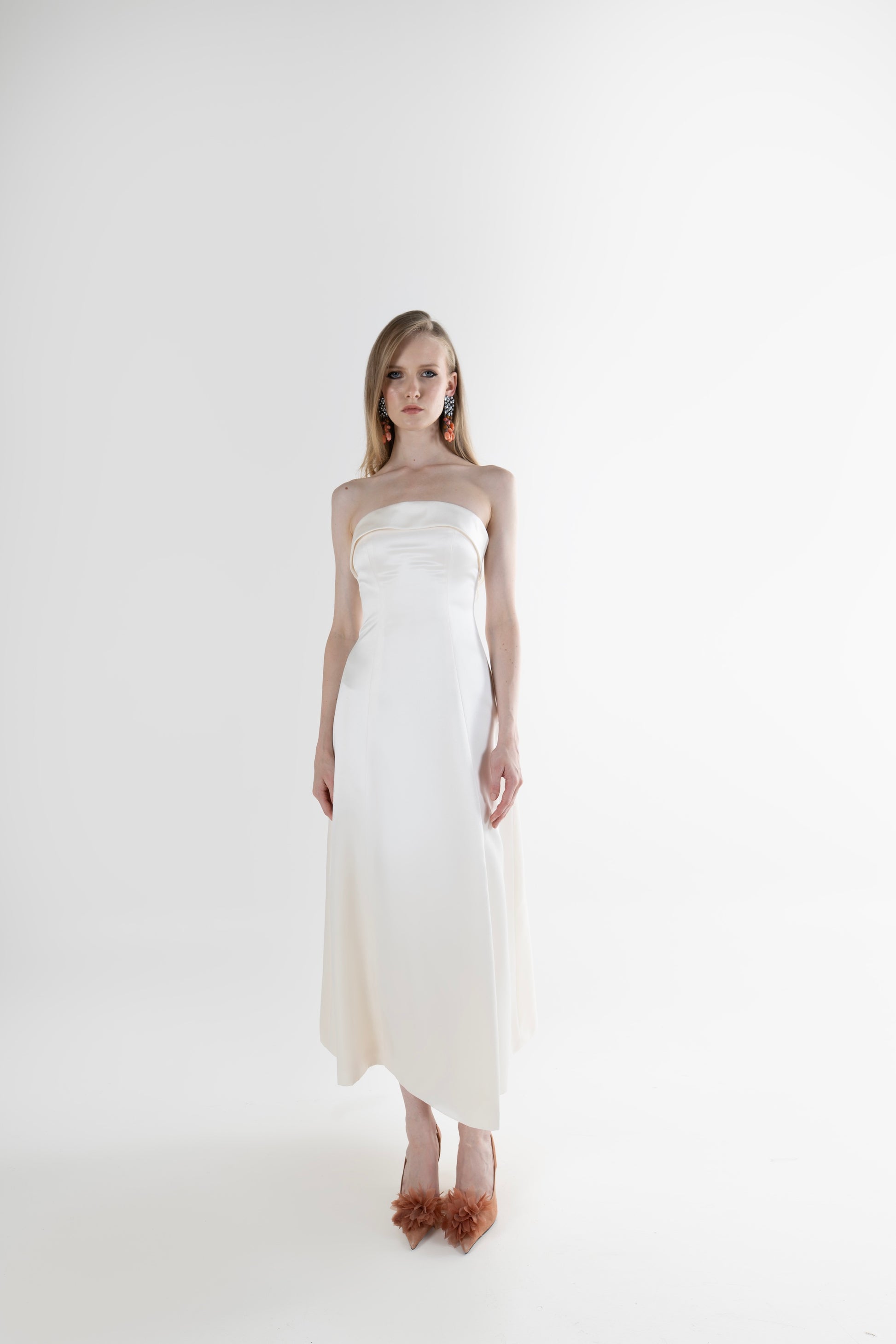 IRA by Irini Charalampous, @irathebrand online shop fashionable ready-to-wear womenswear brand NOOR strapless column gown in off white color. Shop online from Cyprus and Greece.