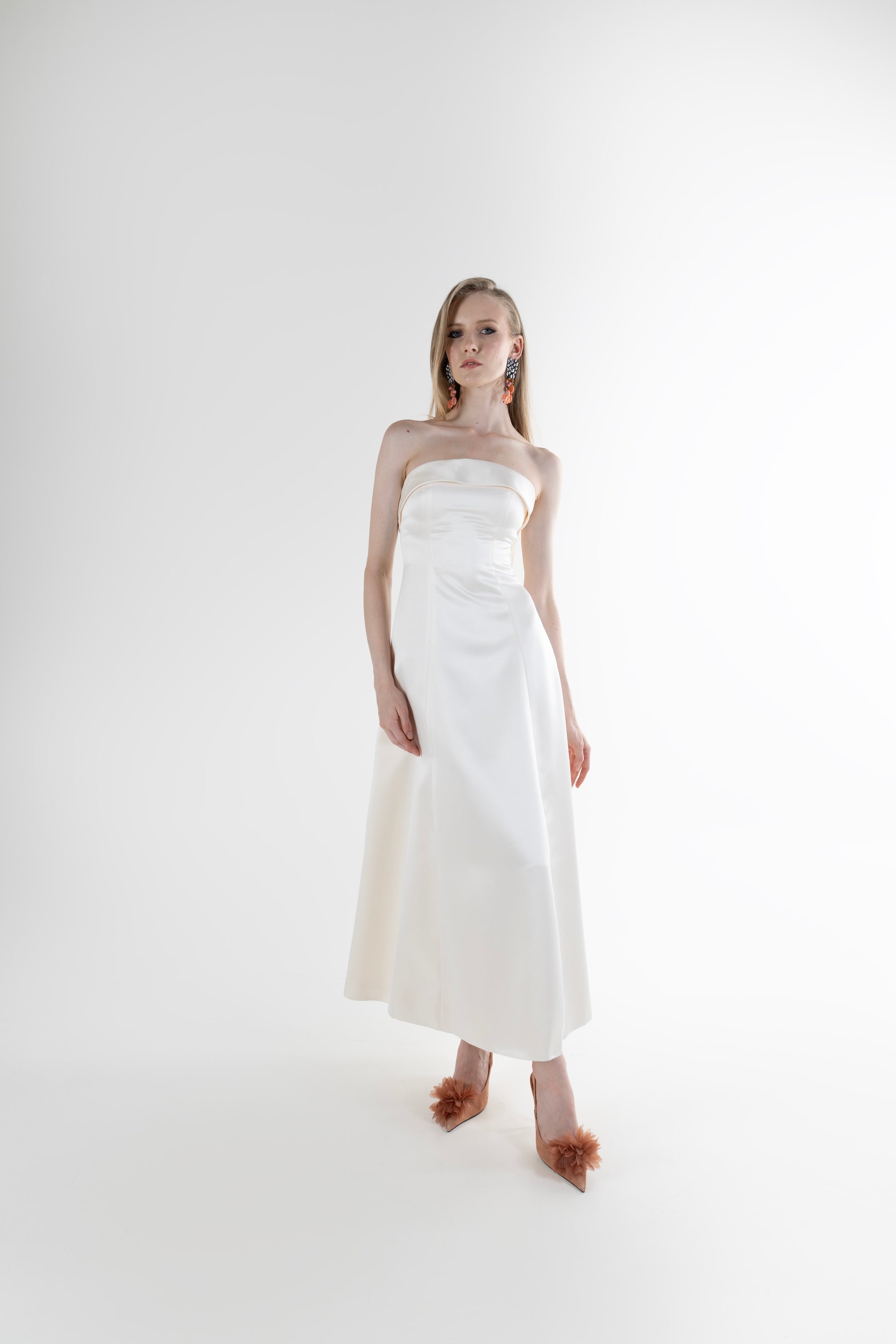IRA by Irini Charalampous, @irathebrand online shop fashionable ready-to-wear womenswear brand NOOR strapless column gown in off white color. Shop online from Cyprus and Greece.