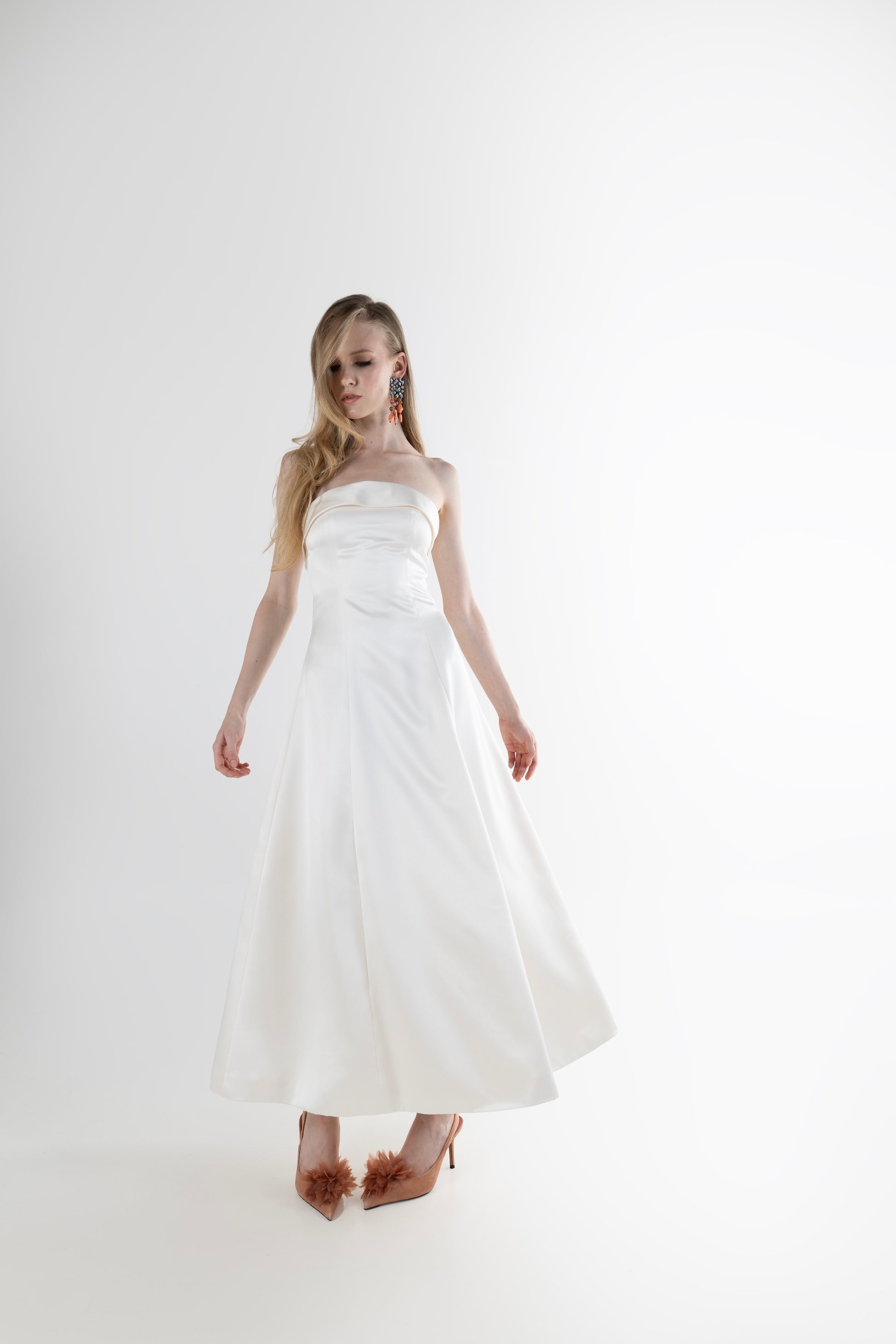 IRA by Irini Charalampous, @irathebrand online shop fashionable ready-to-wear womenswear brand NOOR strapless column gown in off white color. Shop online from Cyprus and Greece.