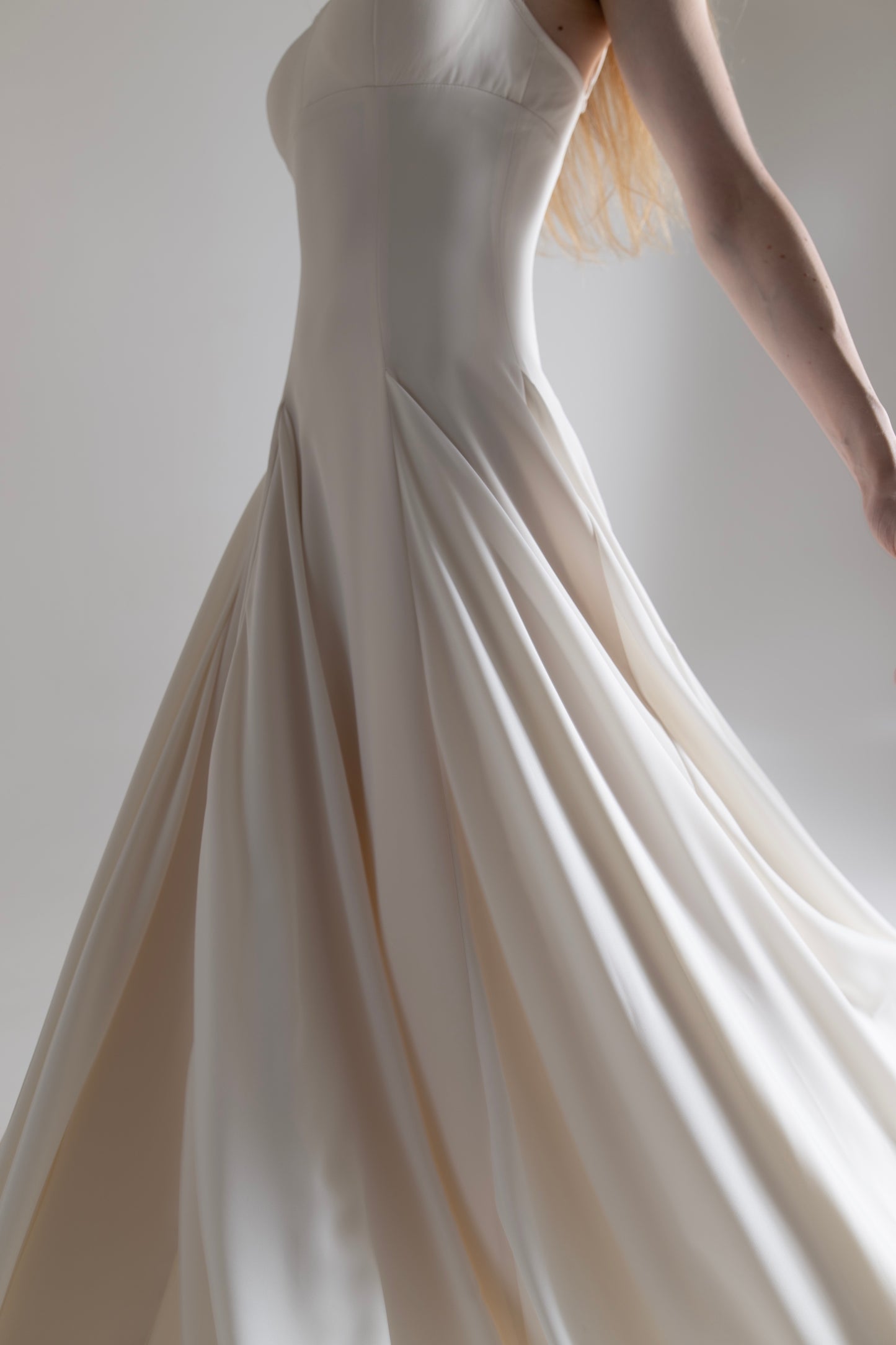 IRA by Irini Charalampous, @irathebrand online shop fashionable ready-to-wear womenswear brand SENA maxi gown with spaghetti straps flowing skirt and structured bodice in off white color. Shop online from Cyprus and Greece.
