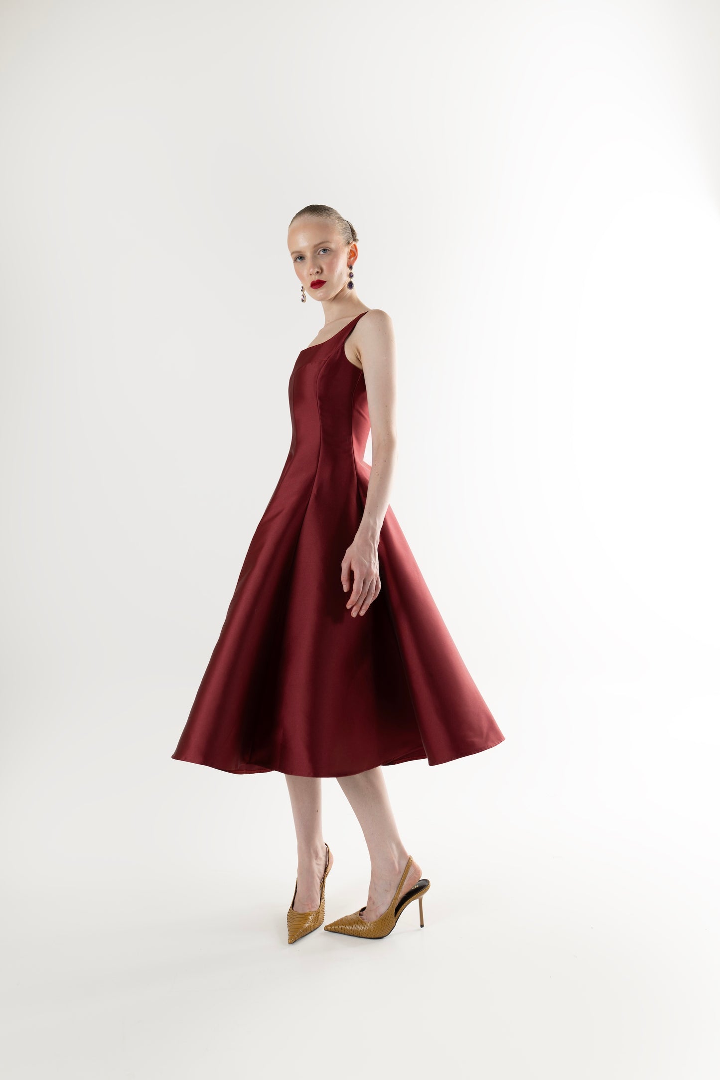 IRA by Irini Charalampous, @irathebrand online shop fashionable ready-to-wear womenswear brand NINA sleeveless midi dress with square neckline featuring a sculpted bodice and circle full skirt in burgundy color. Shop online from Cyprus and Greece.