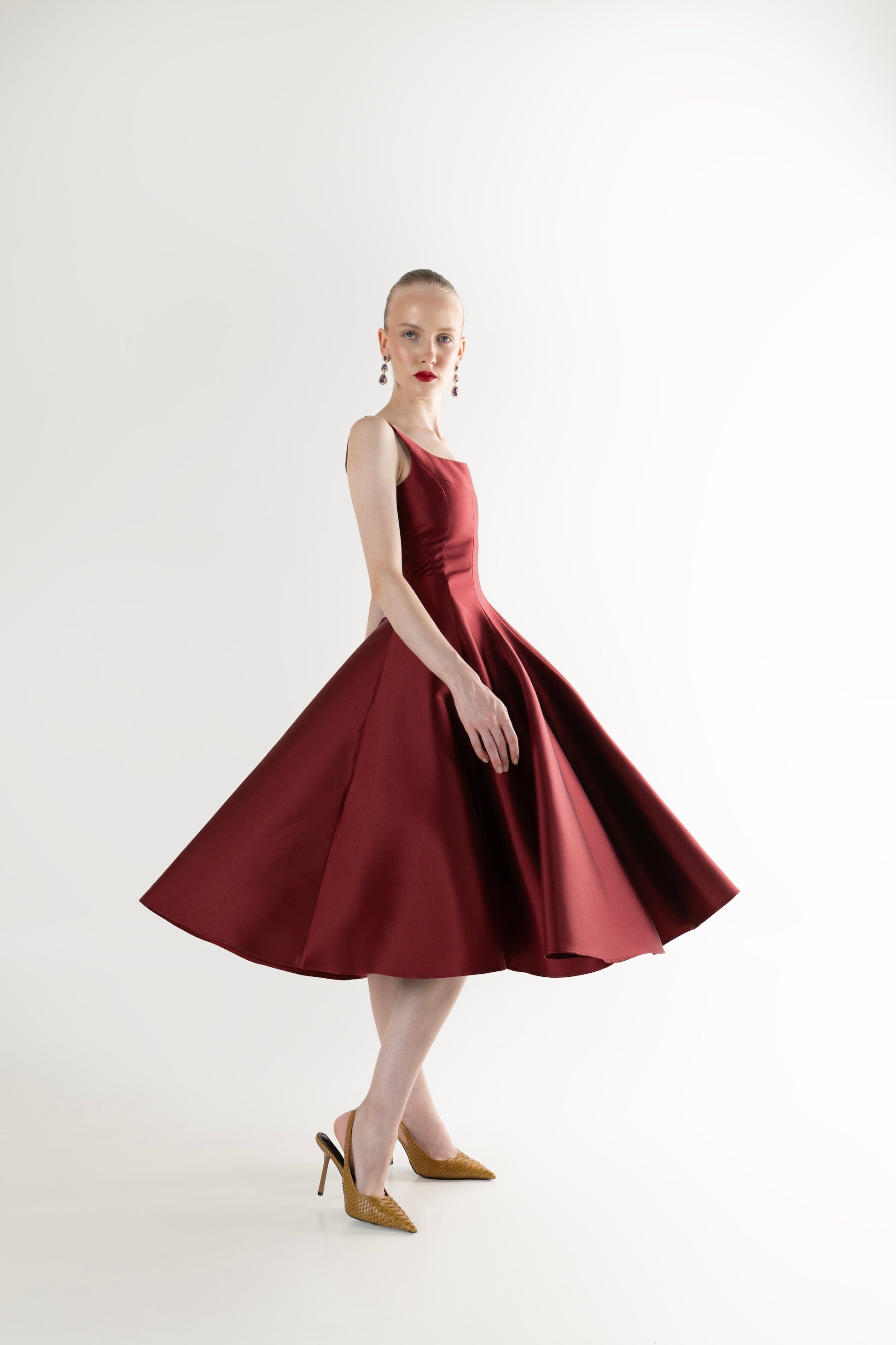 IRA by Irini Charalampous, @irathebrand online shop fashionable ready-to-wear womenswear brand NINA sleeveless midi dress with square neckline featuring a sculpted bodice and circle full skirt in burgundy color. Shop online from Cyprus and Greece.