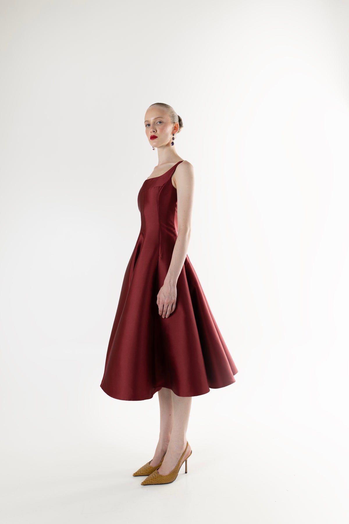 IRA by Irini Charalampous, @irathebrand online shop fashionable ready-to-wear womenswear brand NINA sleeveless midi dress with square neckline featuring a sculpted bodice and circle full skirt in burgundy color. Shop online from Cyprus and Greece.